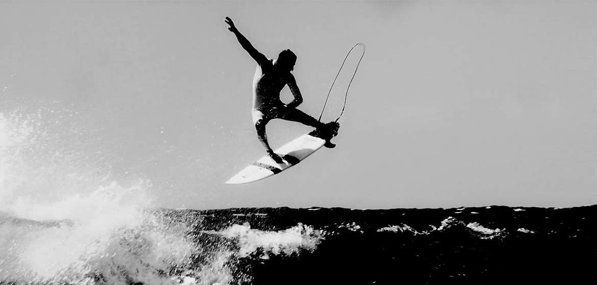 Un clip en noir et blanc qui sublime la beaut du surf